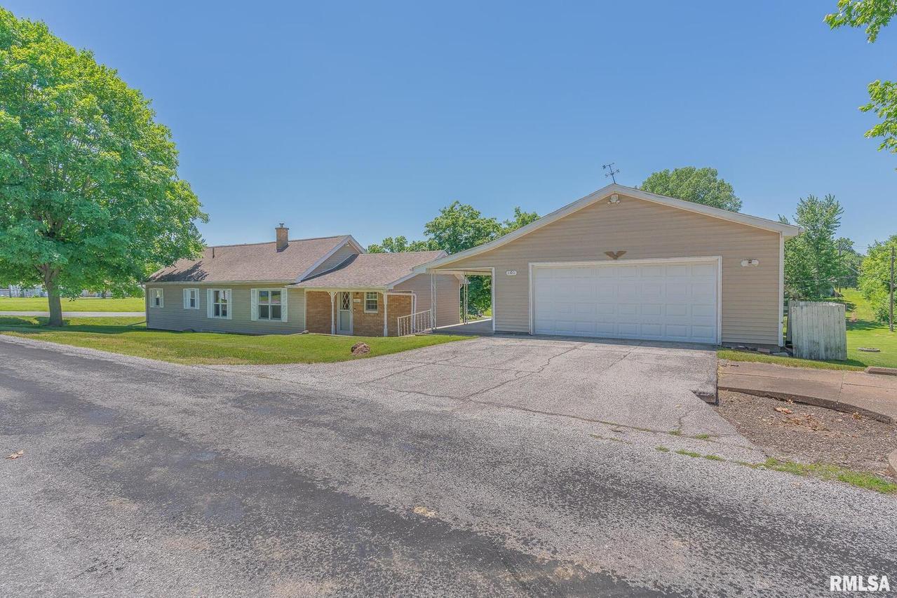 101 1st Ave., Matherville, IL 61263