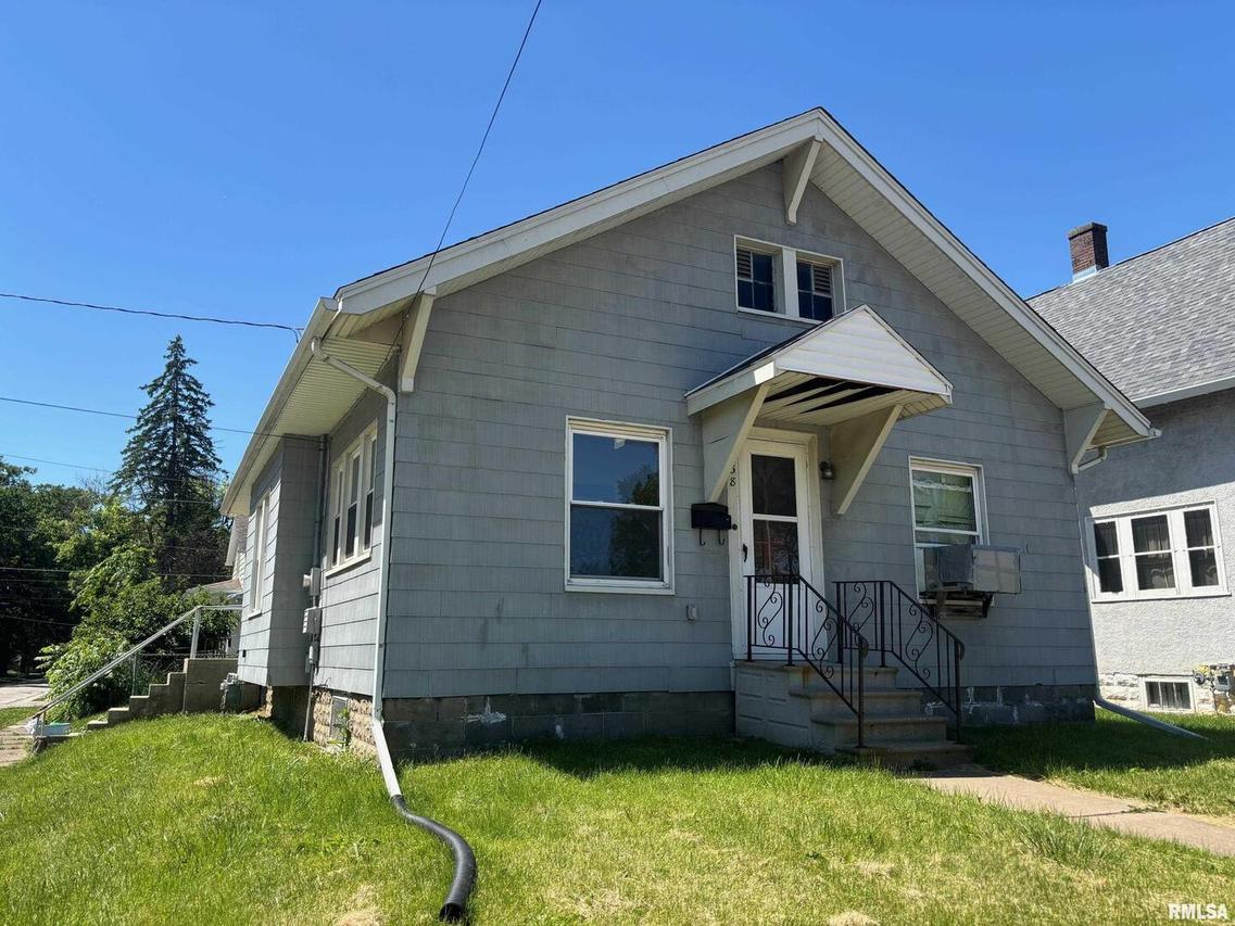 1838 Avenue Of The Cities Ave., Moline, IL 61265