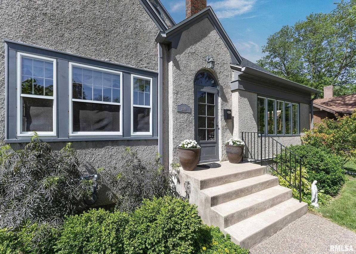 2749 15th Ave., Moline, IL 61265