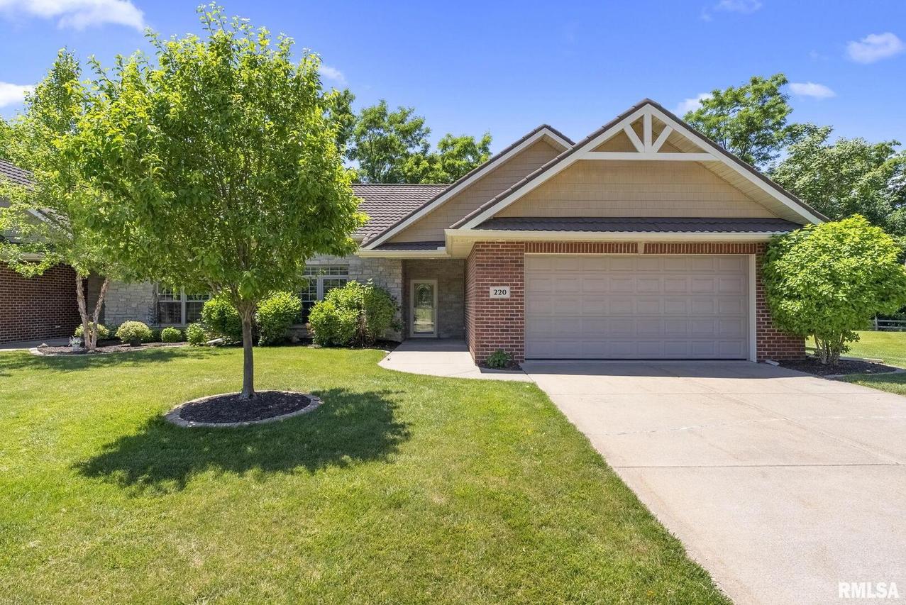 220 12th Ave., Moline, IL 61265