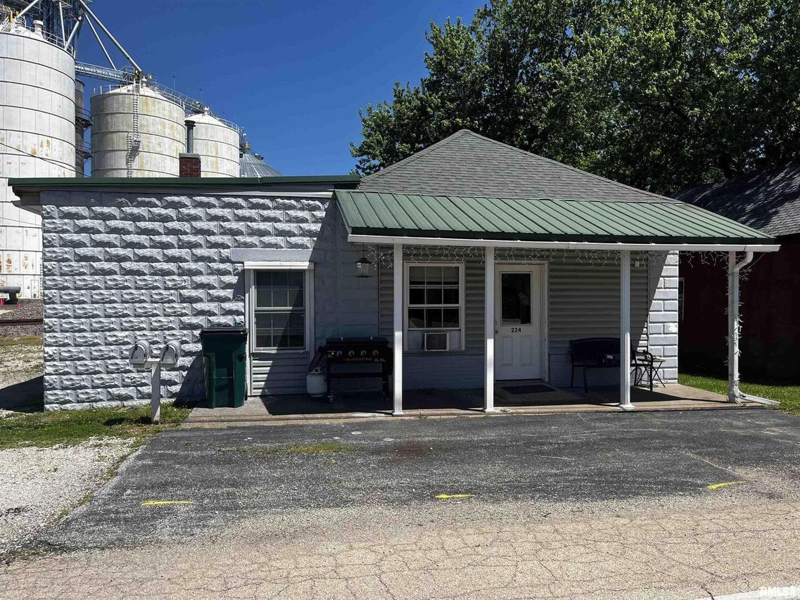 224 Main St., Hillsdale, IL 61257
