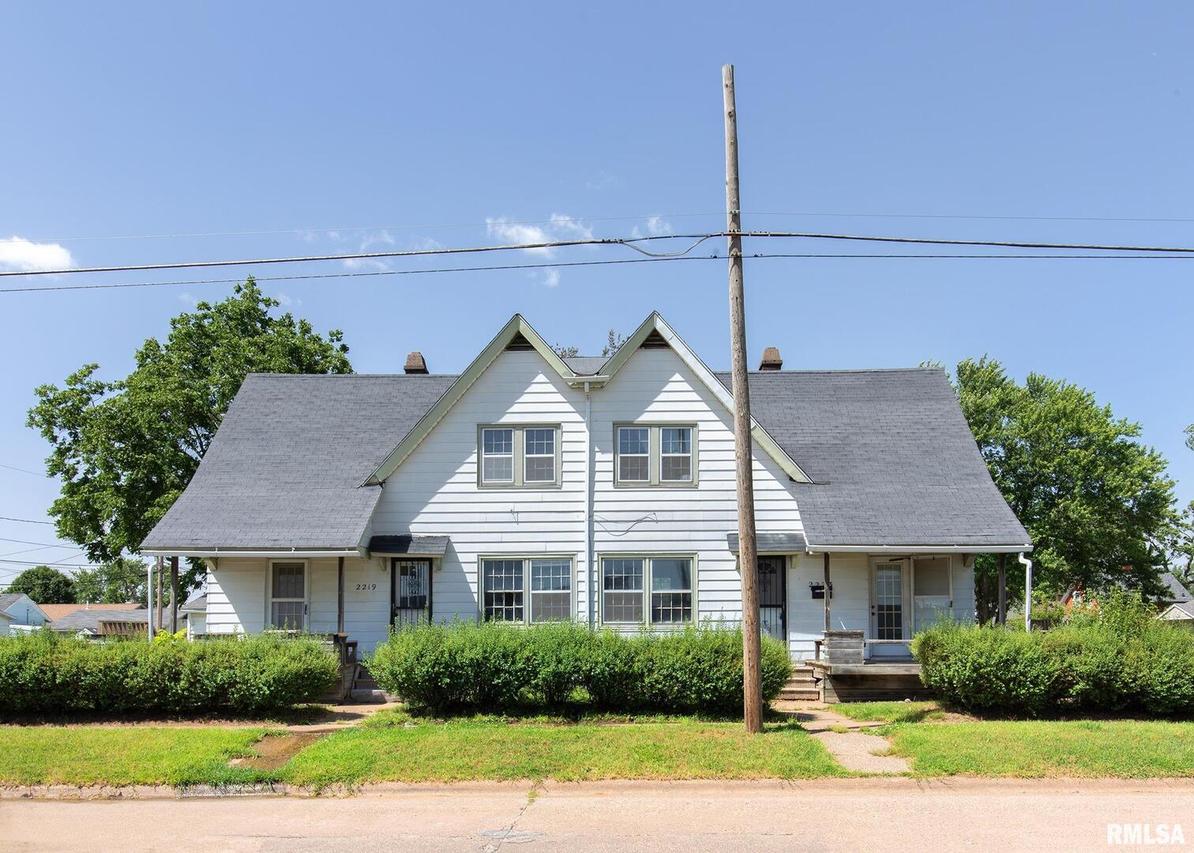 2219 - 2223 8th Ave., East Moline, IL 61244