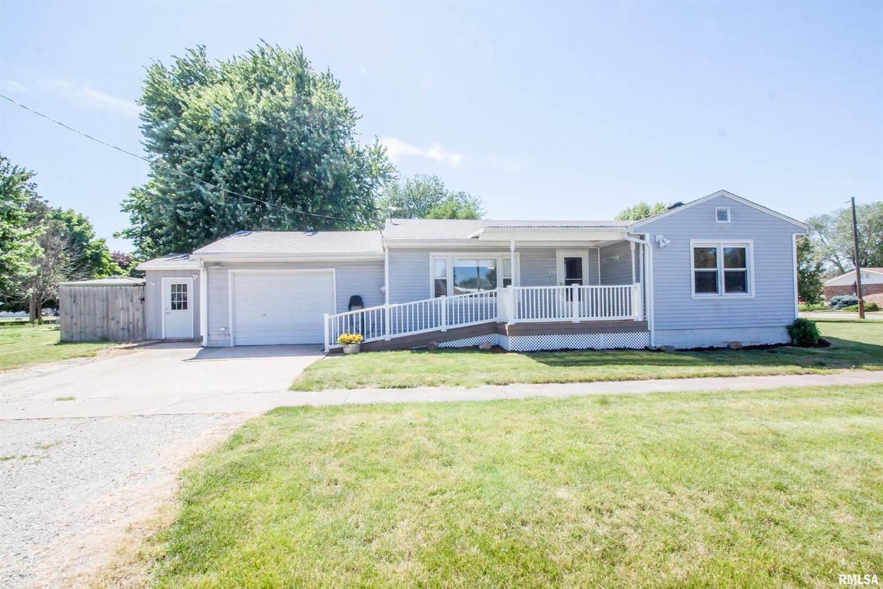 1801 15th St., Viola, IL 61486