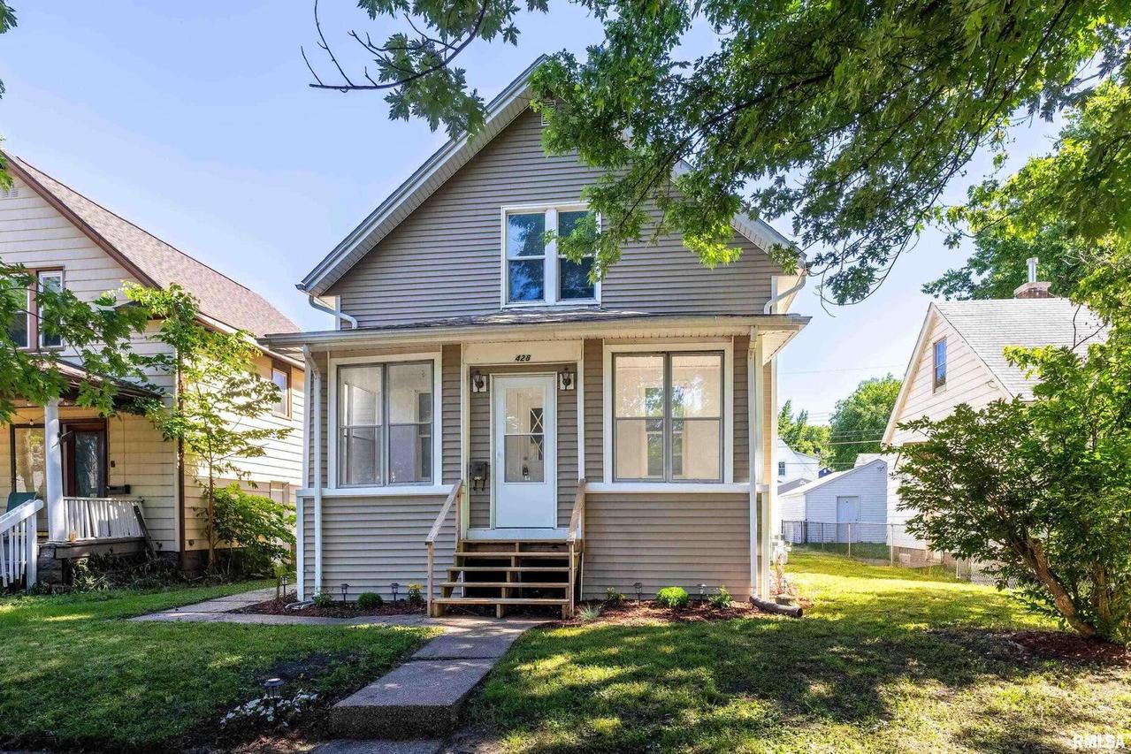 428 15th Ave., East Moline, IL 61244