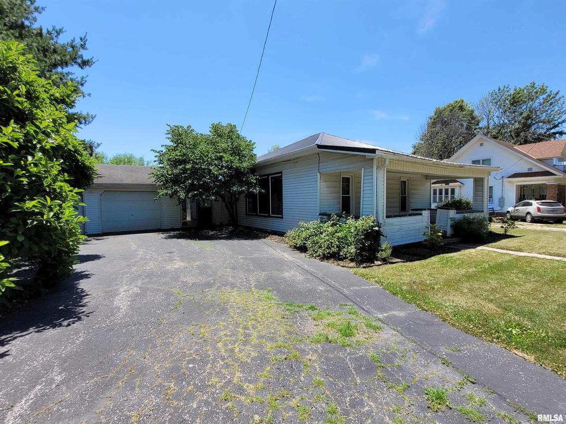 305 W Main St., Clayton, IL 62324