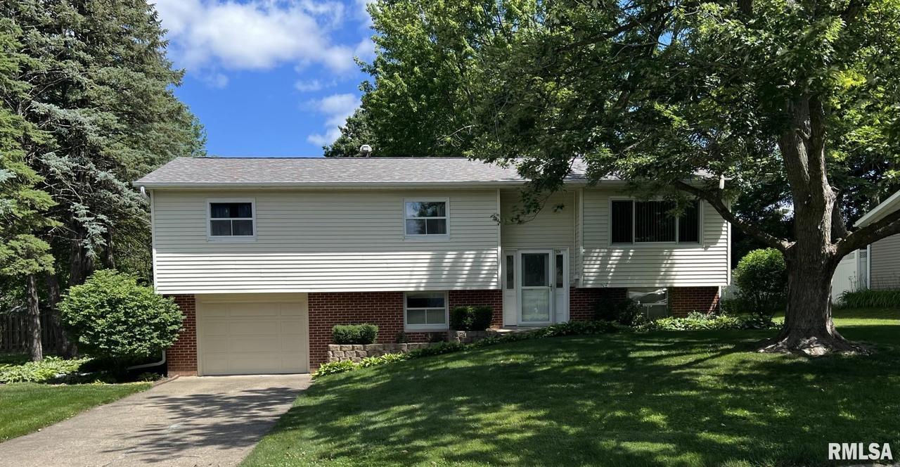 524 NW 10th St., Galva, IL 61434