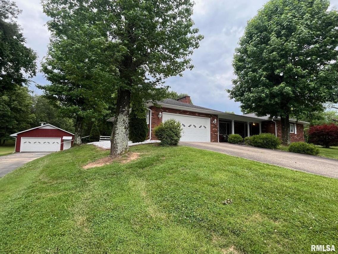 907 E Grand Ave., Carterville, IL 62918