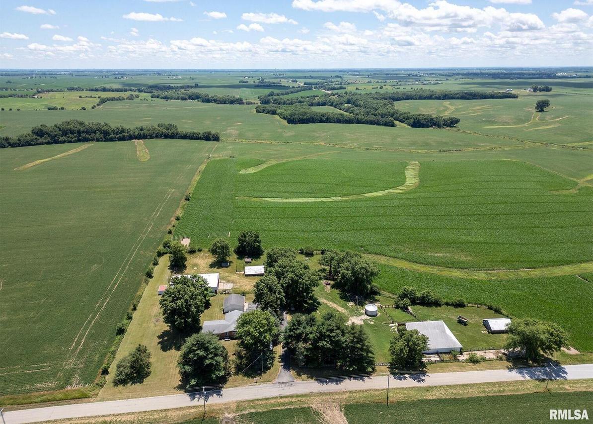 1219 N 600th Ave., New Windsor, IL 61465