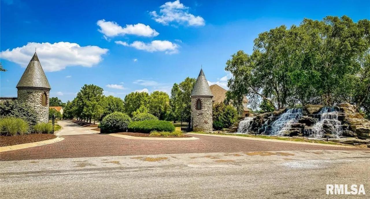 9109 Wiltshire Dr., Columbia, IL 62236