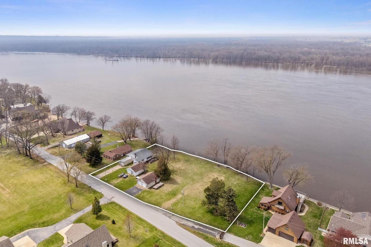 21812 N River Rd., Cordova, IL 61242