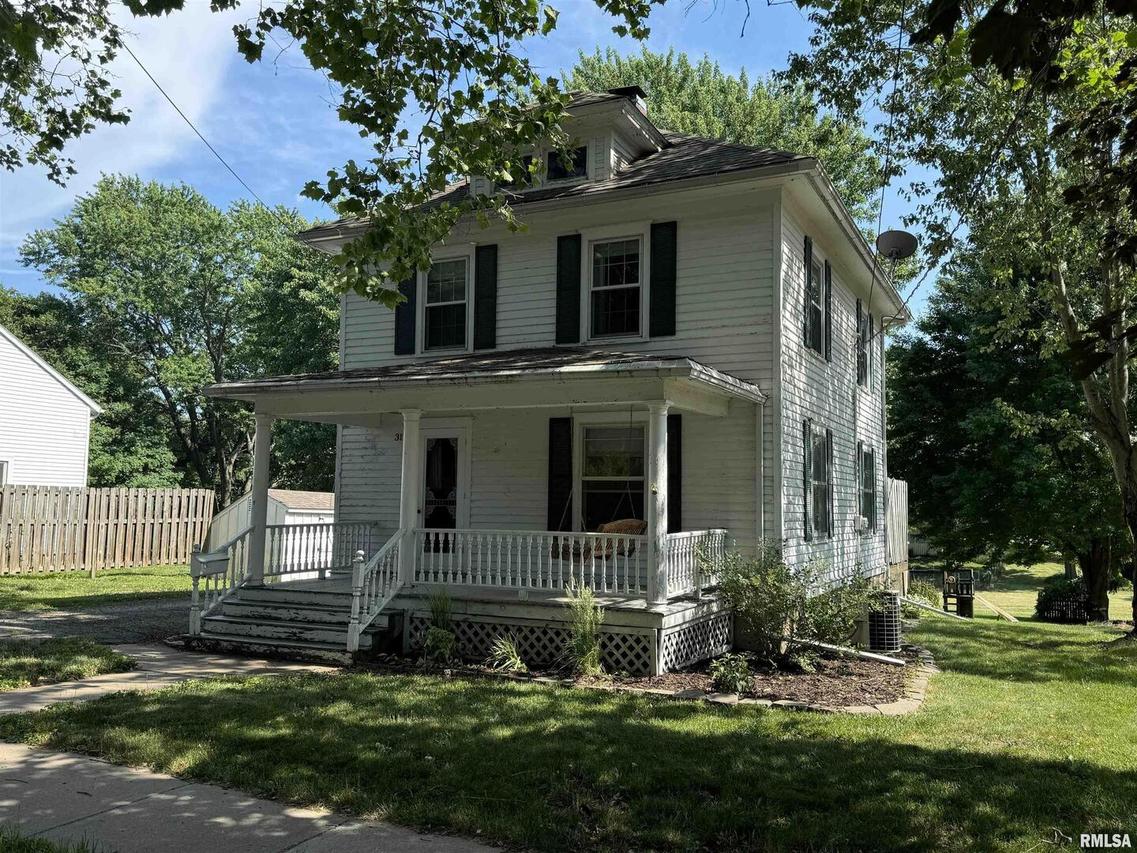 319 W South St., Cambridge, IL 61238