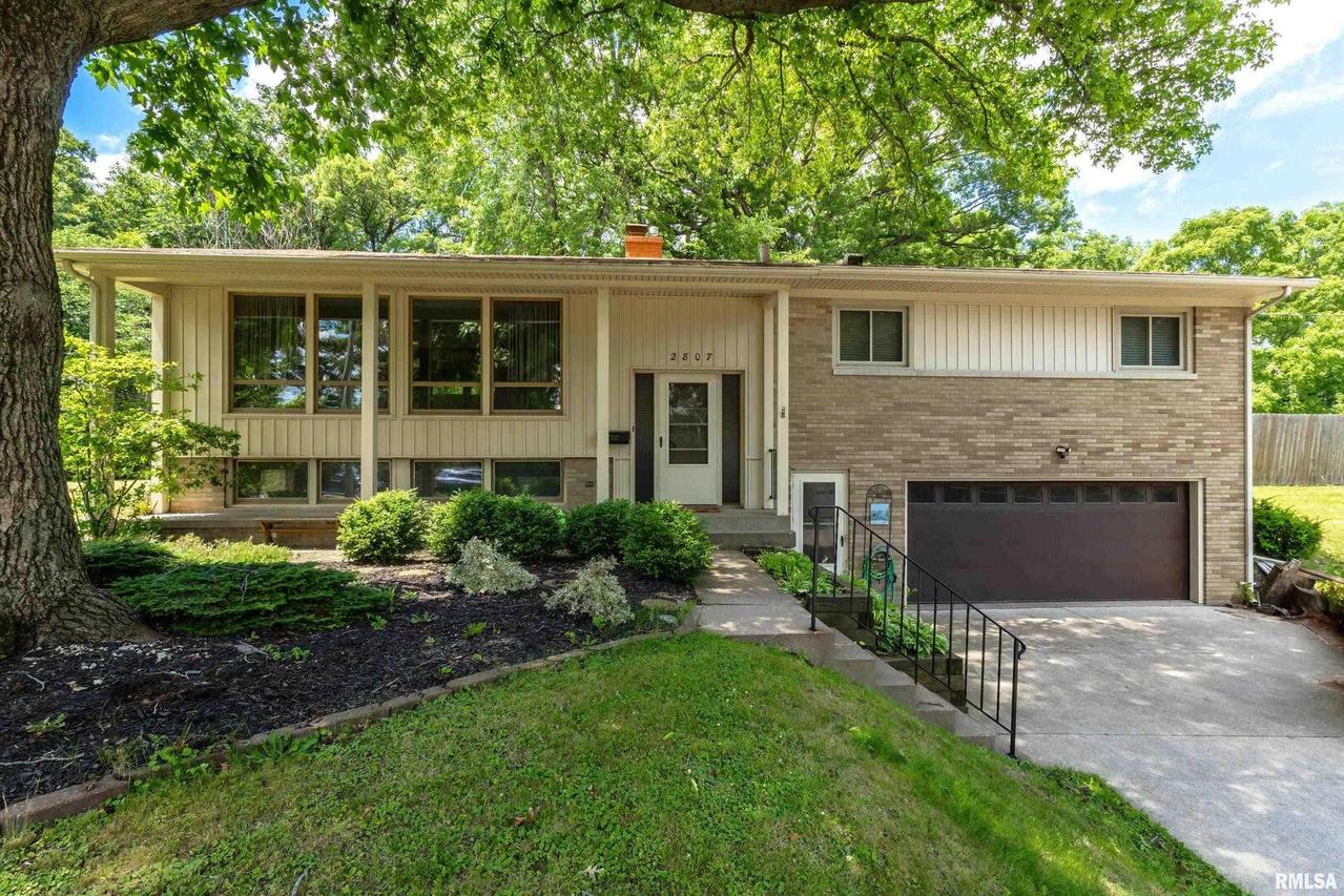 2807 17th Street Pl., Moline, IL 61265
