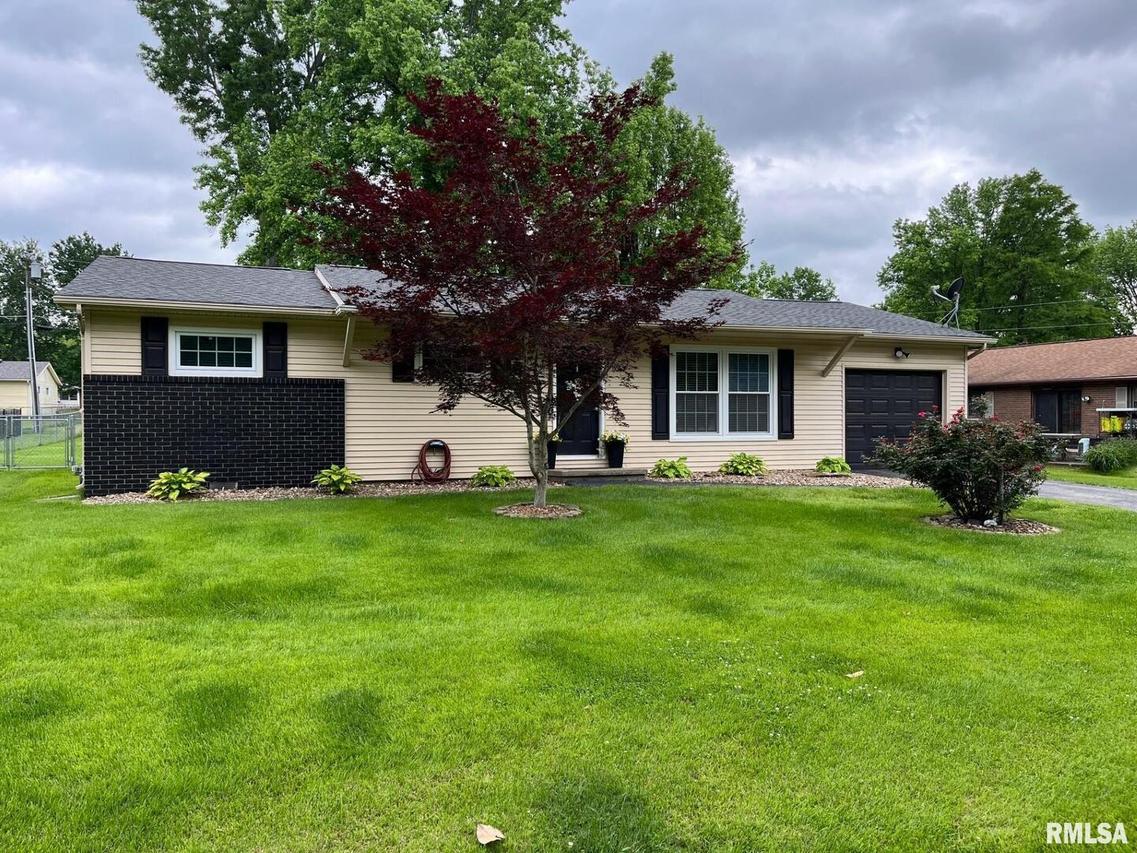 1104 E Poplar St., Herrin, IL 62948