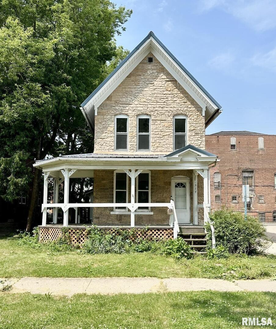 317 3rd St., Savanna, IL 61074