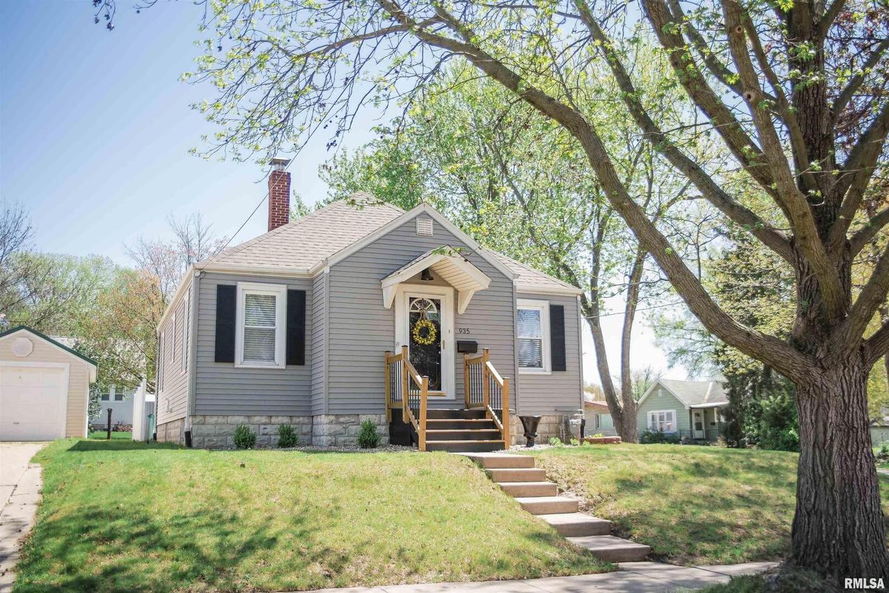 935 S 19th St., Quincy, IL 62301