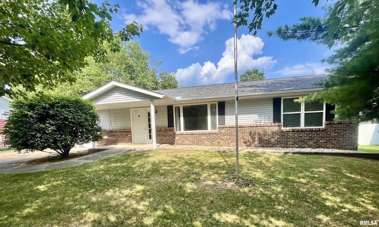 213 N Daniels St., Elmwood, IL 61529