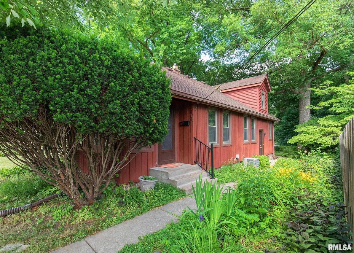 1012 54th St., Moline, IL 61265