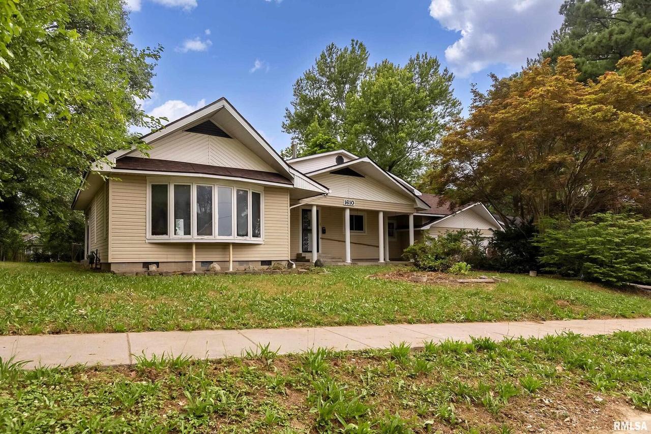 1610 E St Louis St., West Frankfort, IL 62896