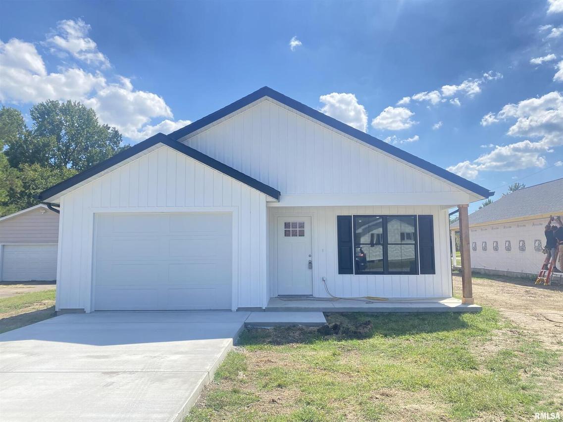 1203 E Reeves St., Marion, IL 62959