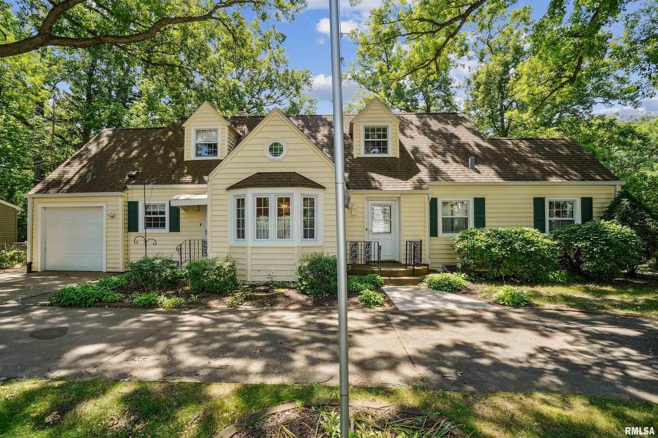 1610 29th Street Dr., Moline, IL 61265