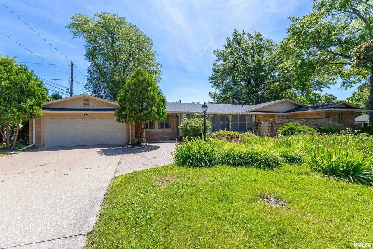 2527 15th St., Rock Island, IL 61201
