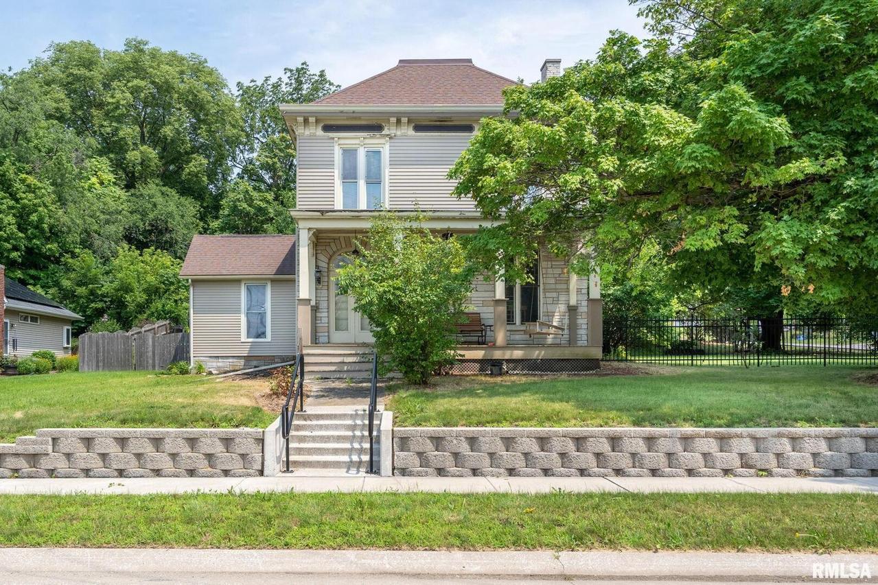 102 N High St., Port Byron, IL 61275