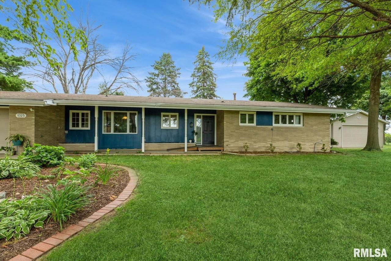 1325 Blue Spruce Dr., Cordova, IL 61242