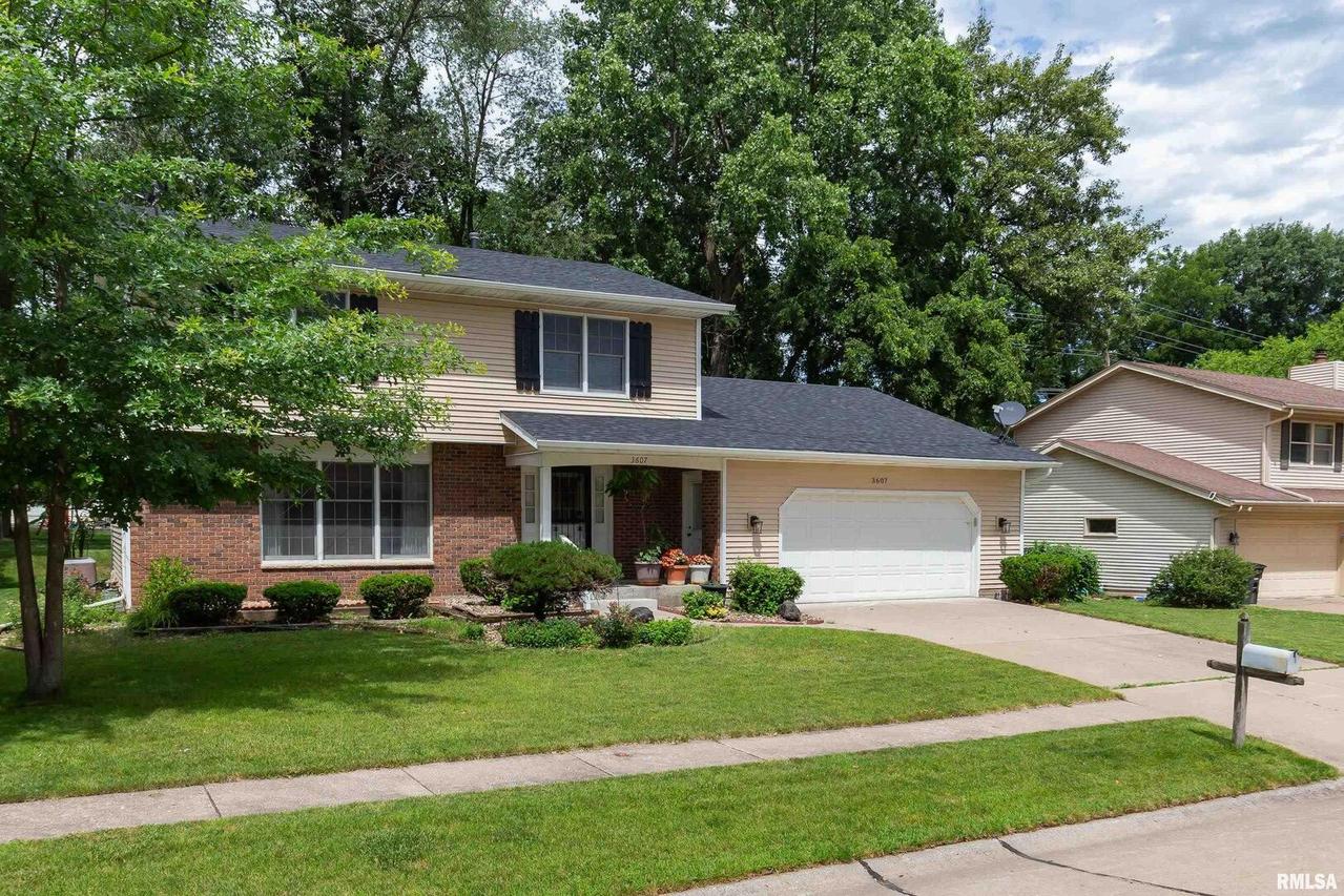 3607 75th St., Moline, IL 61265