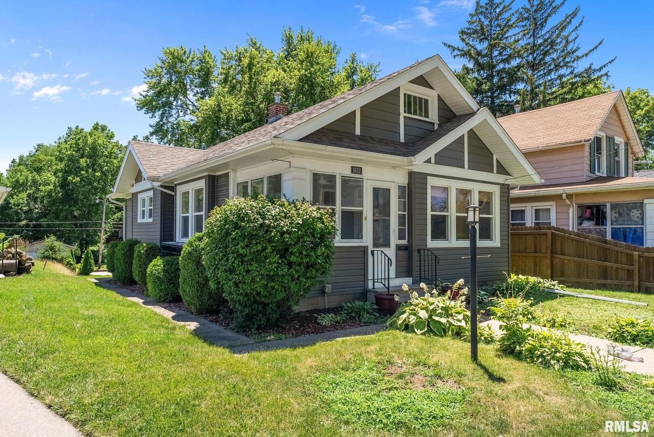 1632 25th Ave., Moline, IL 61265