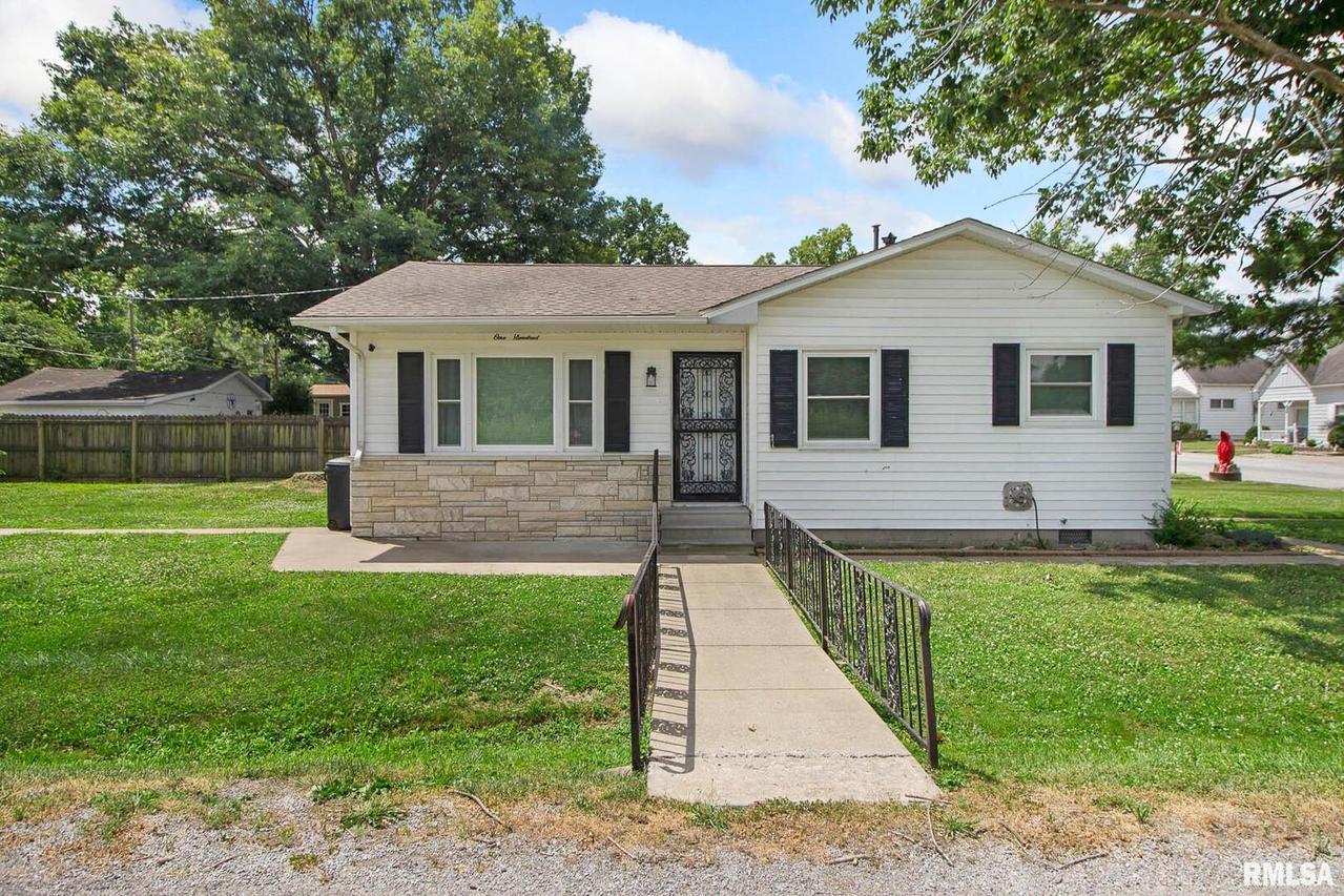 100 S 20th St., Herrin, IL 62948