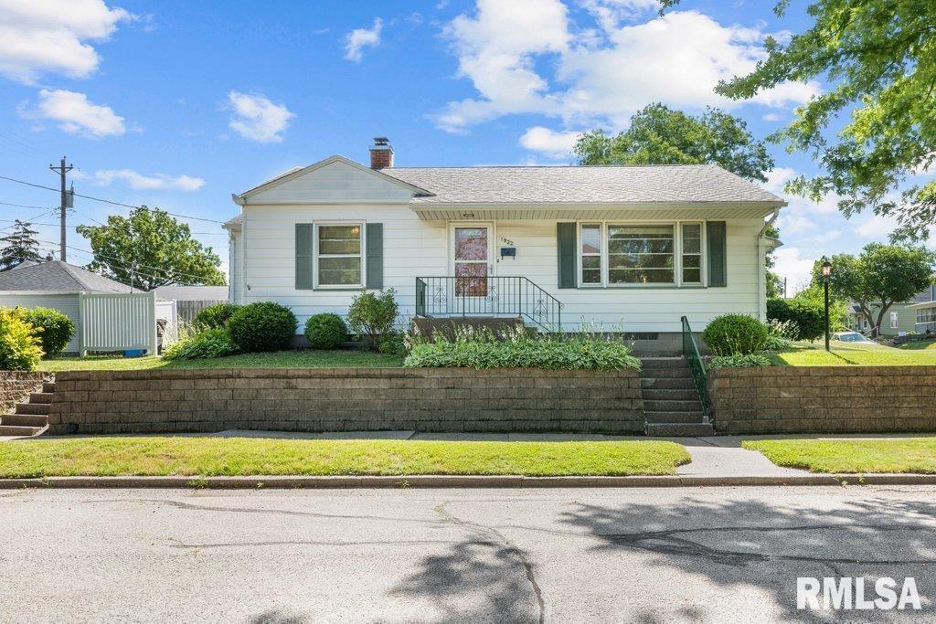 1922 8th St., Moline, IL 61265