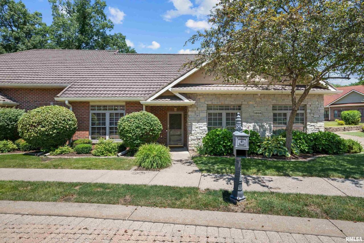 1010 2nd Street Ct., Moline, IL 61265