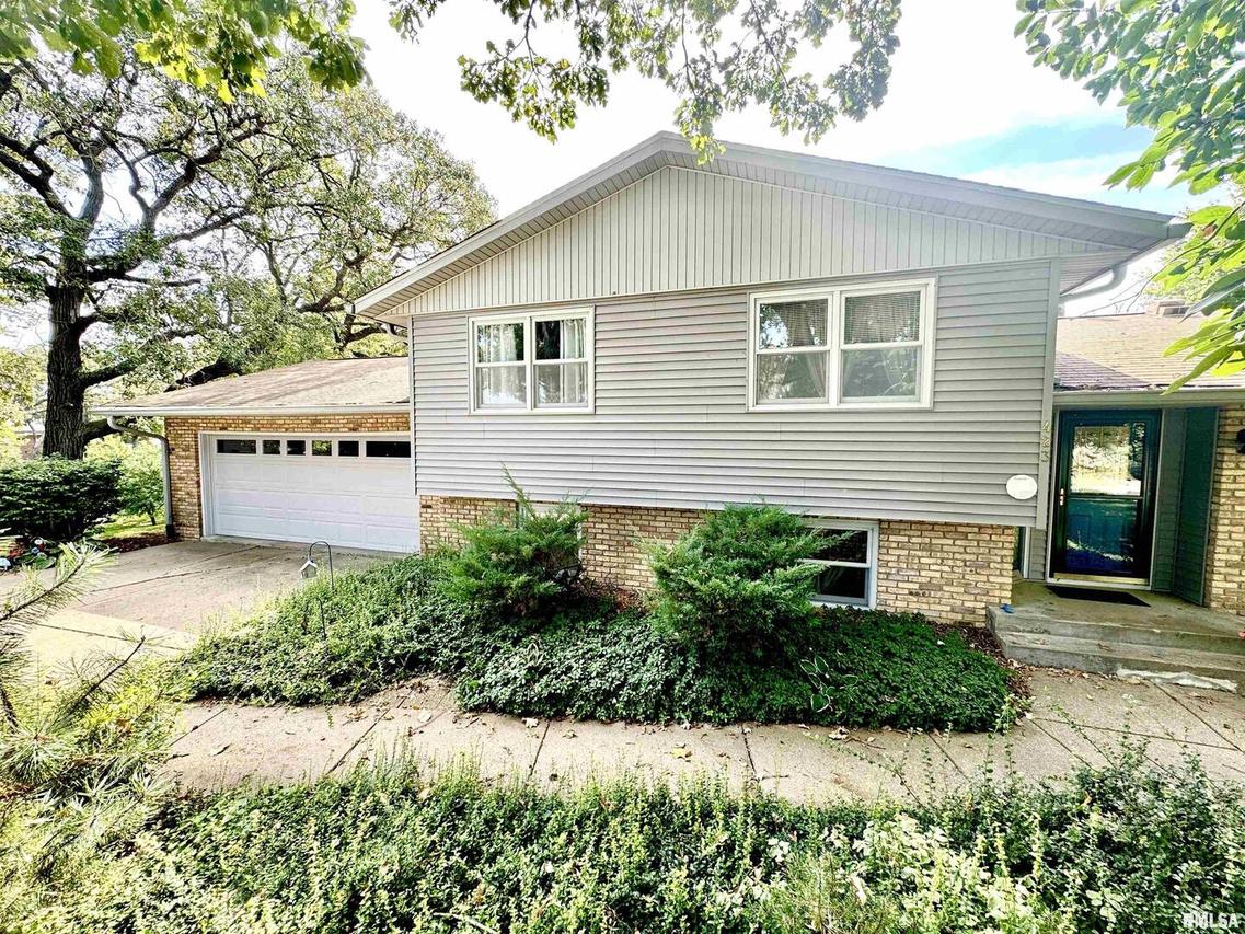 423 Ridge Dr., Geneseo, IL 61254