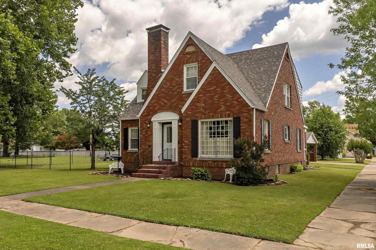 100 N 11th St., Herrin, IL 62948