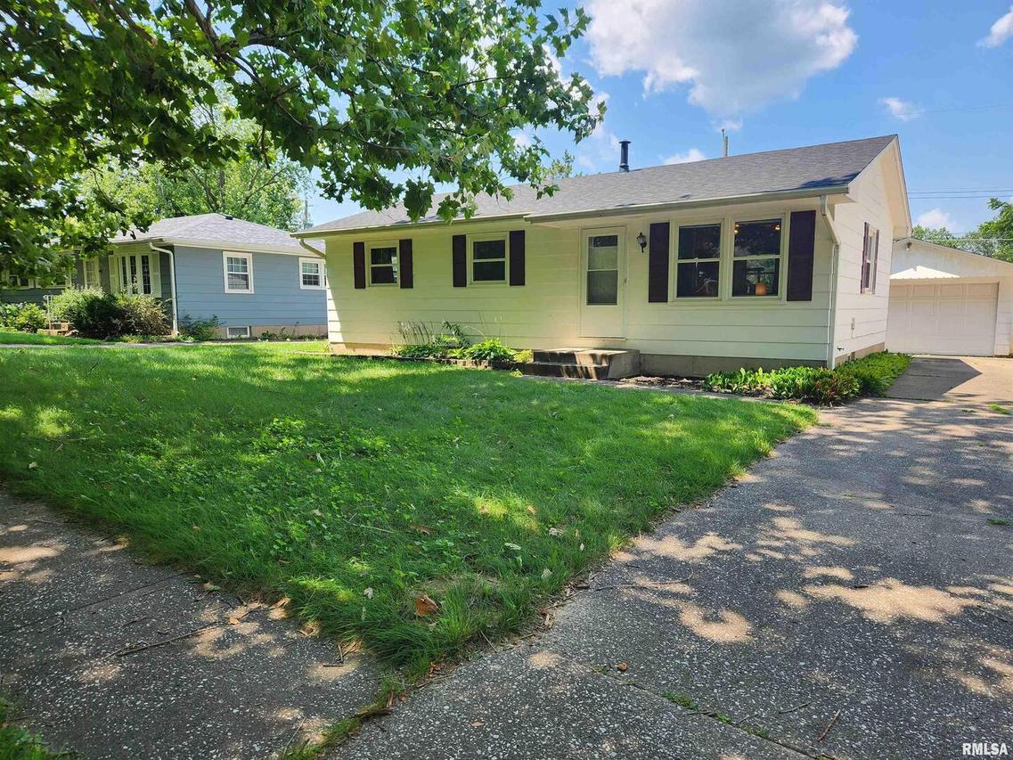 8108 7th St., Rock Island, IL 61201