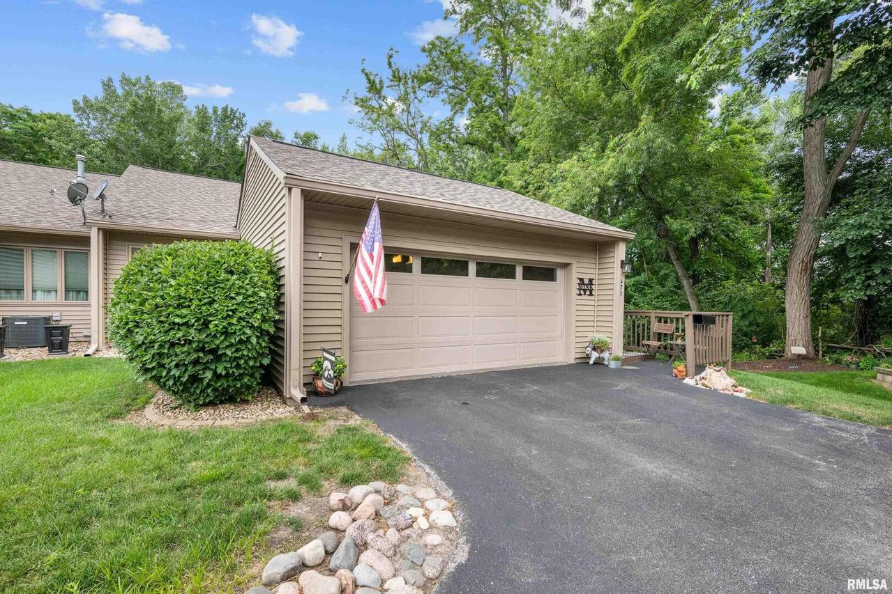 471 44th Avenue Ct., East Moline, IL 61244