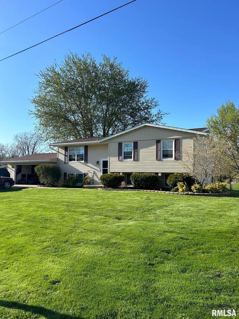 607 Edgehill Ct., Andalusia, IL 61232