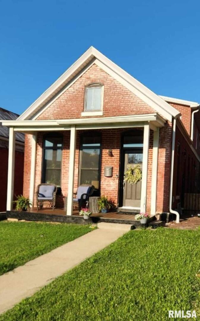 313 S 10th St., Quincy, IL 62301