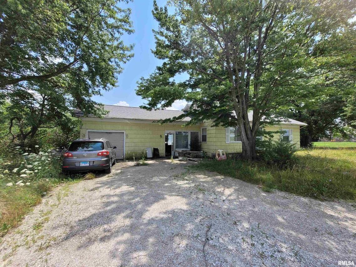878 E975 Ave., Mt Sterling, IL 62353