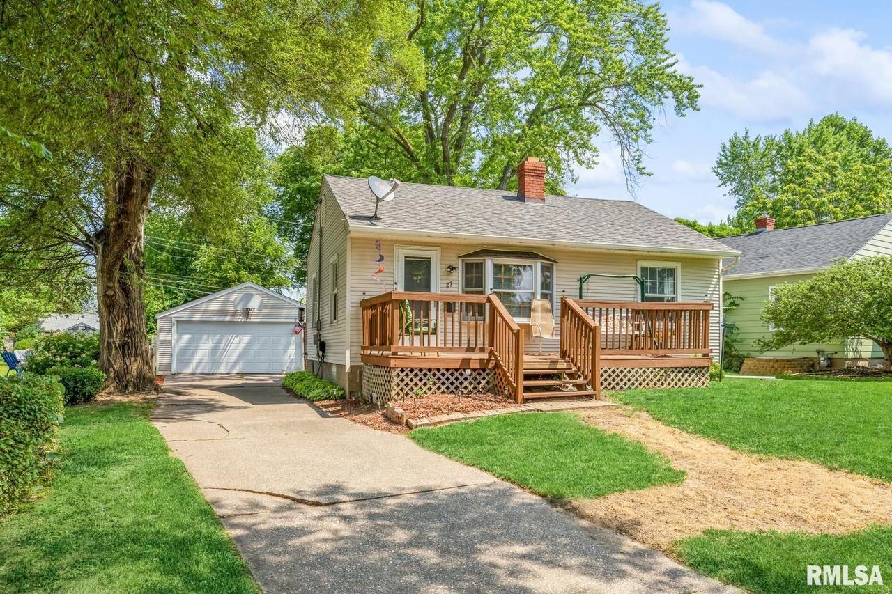 27 Berkshire Dr., Rock Island, IL 61201