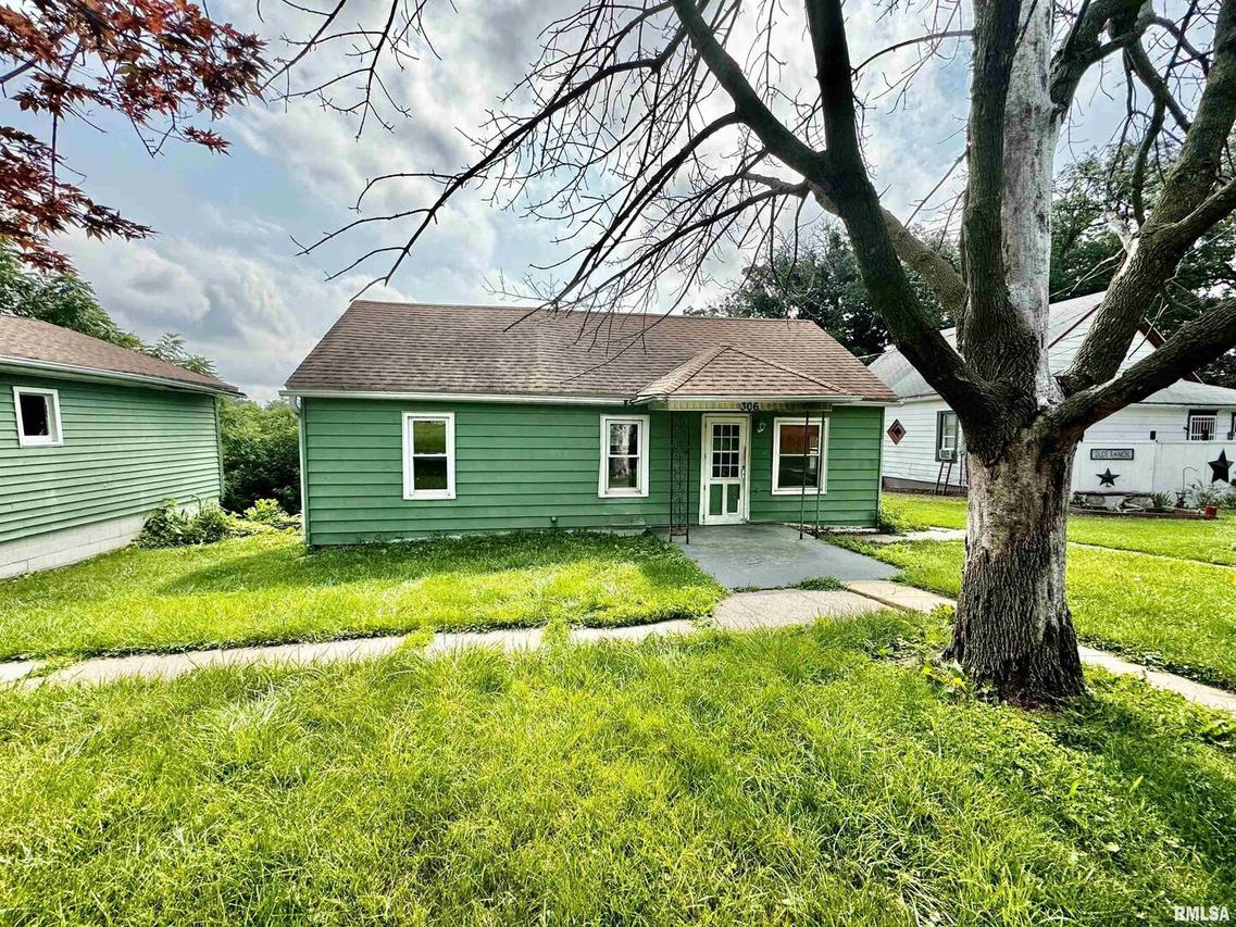 306 Main Ave., Matherville, IL 61263