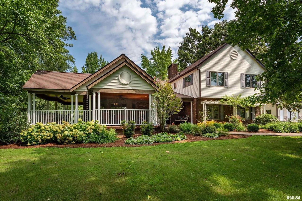 1571 Boskydell Rd., Carbondale, IL 62902