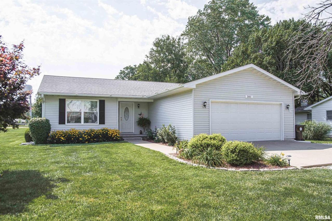 301 E Green St., Augusta, IL 62311