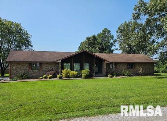 85 Country Acres Ln., Eldorado, IL 62930