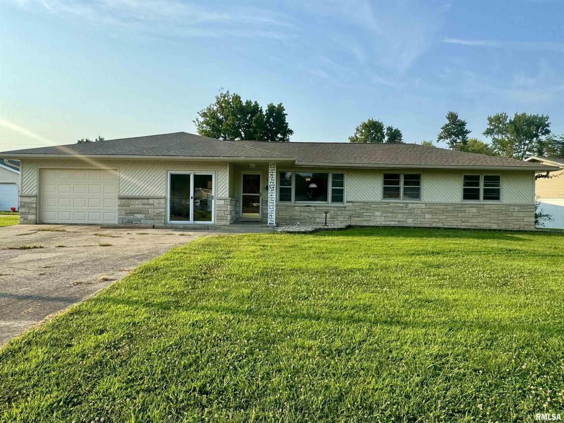 906 Hillcrest Dr., Marion, IL 62959