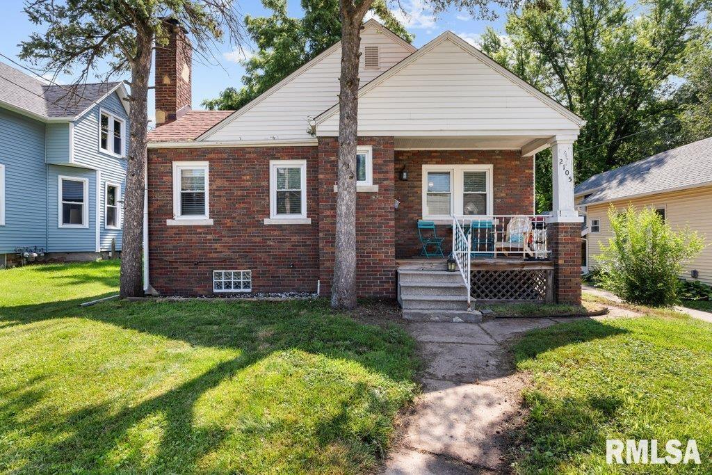 2105 17th St., Rock Island, IL 61201