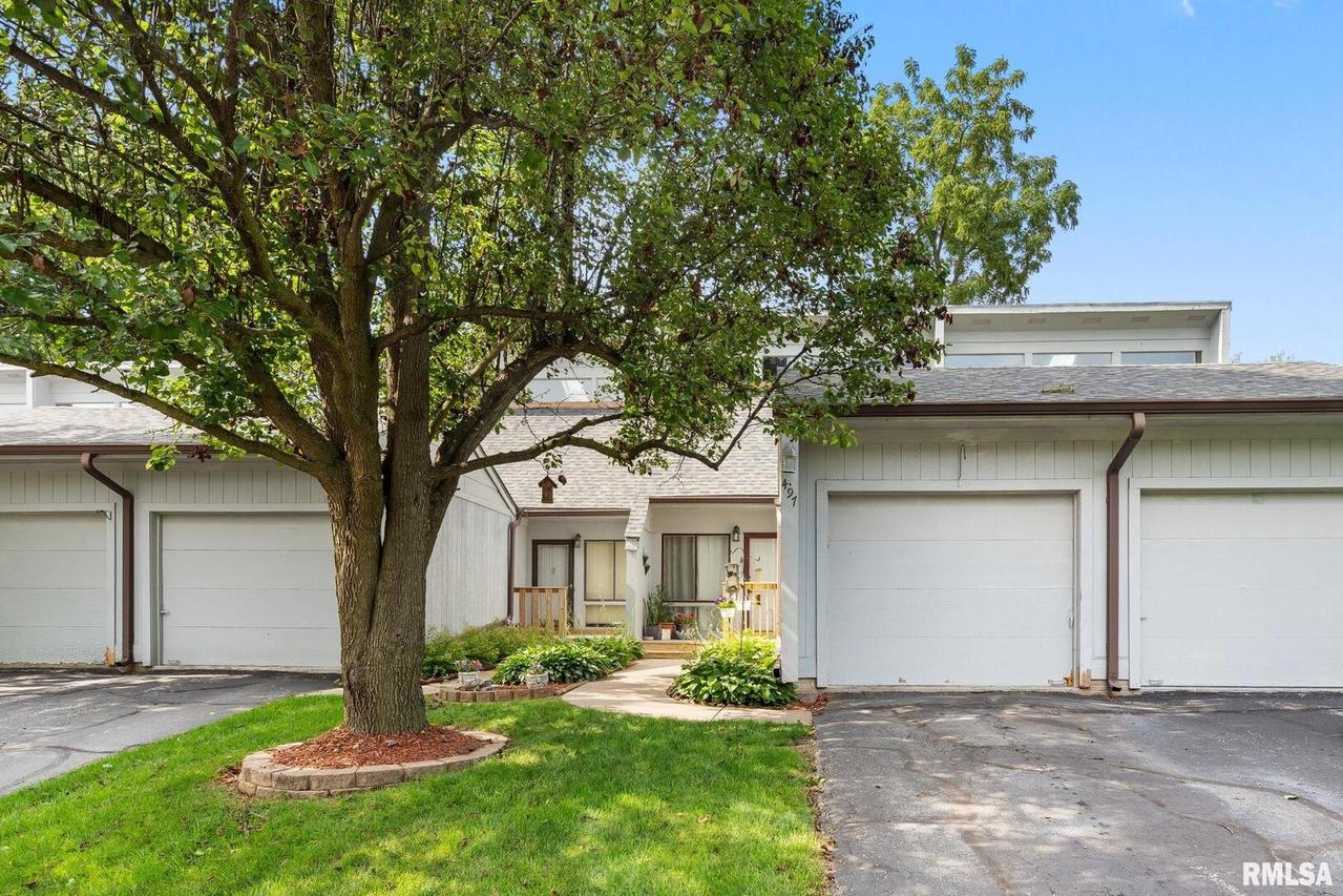 497 44th Avenue Ct., East Moline, IL 61244
