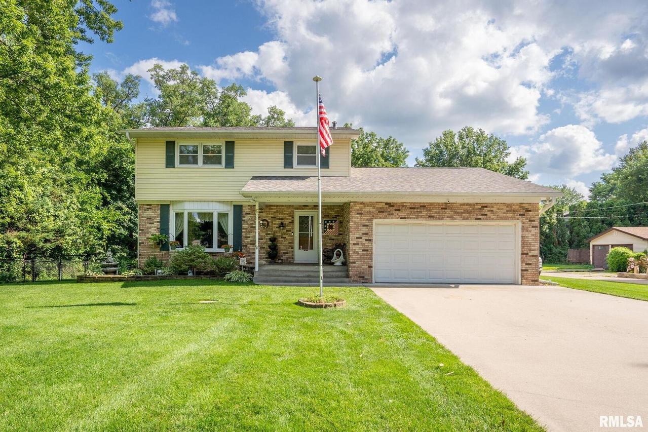 6 Crestview Dr., Coal Valley, IL 61240