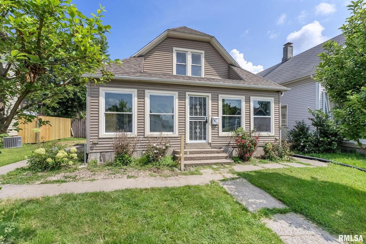 1613 28th Ave., Moline, IL 61265