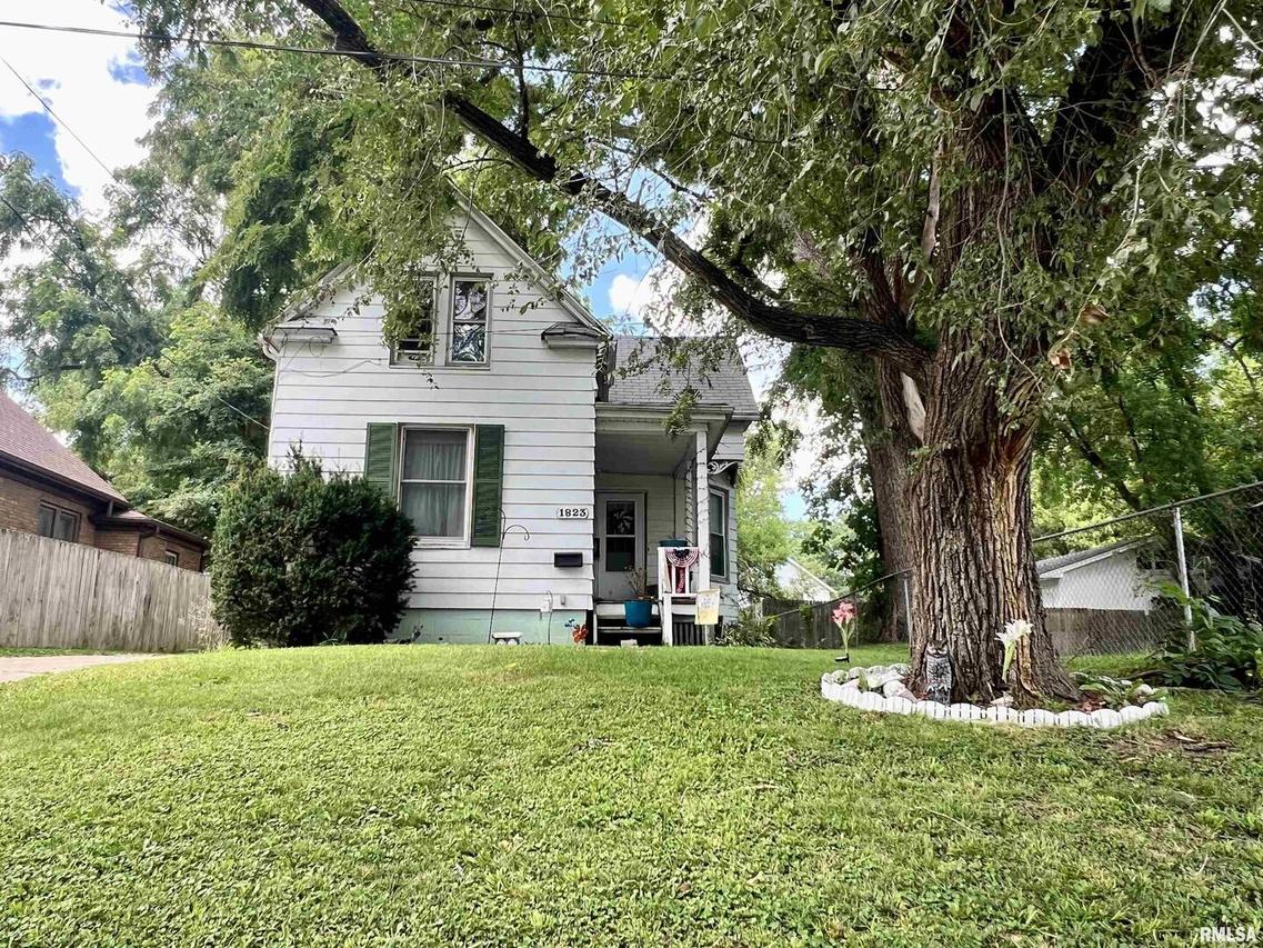 1823 15th Ave., Moline, IL 61265